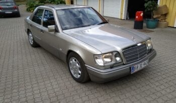 Mercedes-Benz E-Klasse (W124) 300 E full