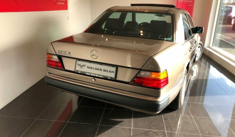 Mercedes-Benz E-Klasse (W124) 230 E full