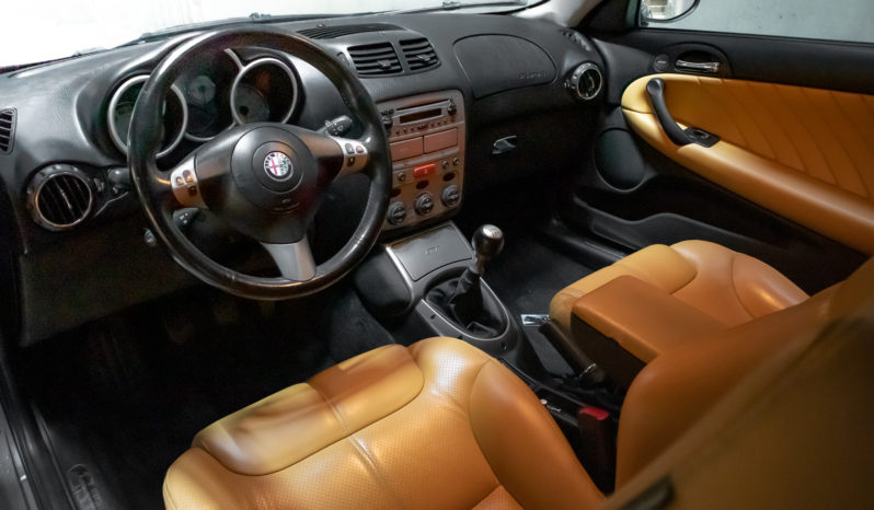 Alfa Romeo GT V6 full