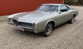 Buick Riviera V8 Coupe