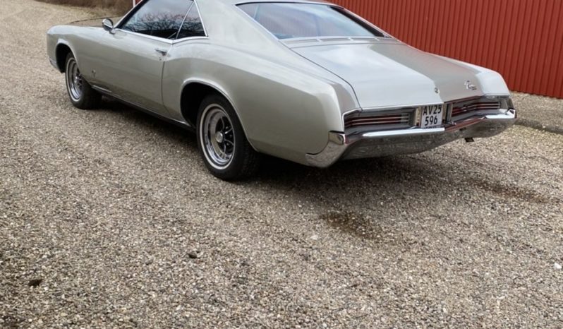 Buick Riviera V8 Coupe full