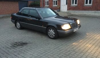 Mercedes-Benz E-Klasse (W124) 300D full