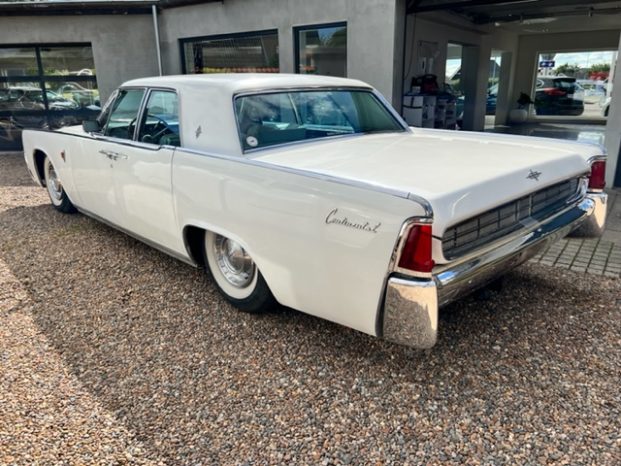 Lincoln Continental 4 door hard top full