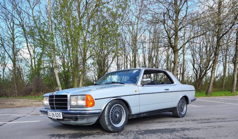 Mercedes-Benz 200-300 (W123) 230 C coupe full