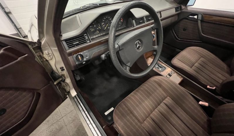 Mercedes-Benz E-Klasse (W124) 230 E Aut full