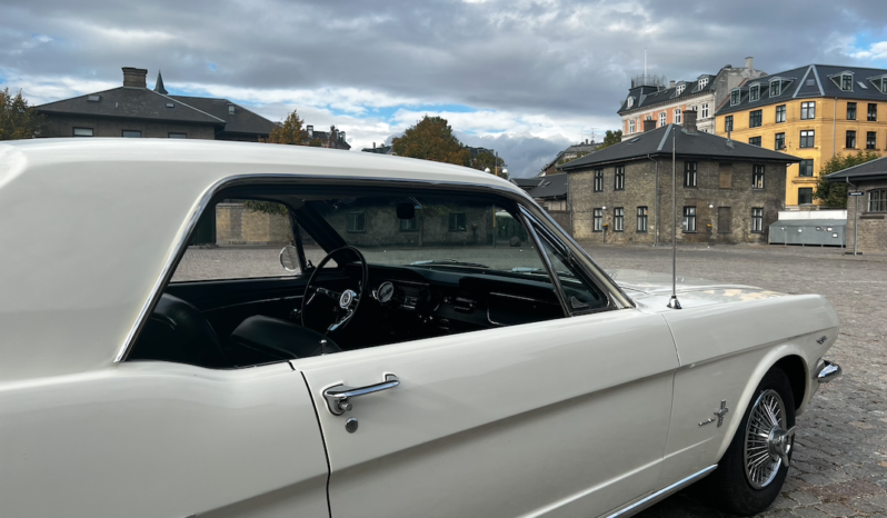 Ford Mustang 1964 1/2 full