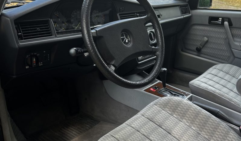 Mercedes-Benz 190 (W201) 190E full