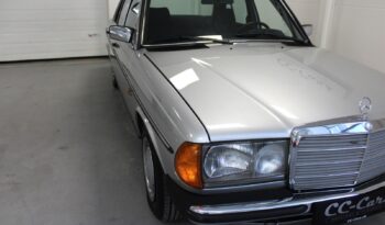 Mercedes-Benz 200-300 (W123) 200 2,0 aut. full