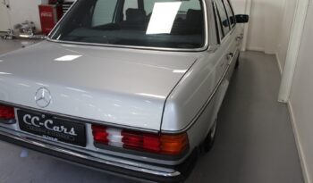 Mercedes-Benz 200-300 (W123) 200 2,0 aut. full