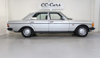 Mercedes-Benz 200-300 (W123) 200 2,0 aut. full