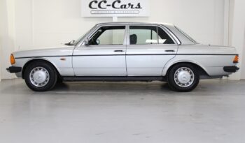 Mercedes-Benz 200-300 (W123) 200 2,0 aut. full