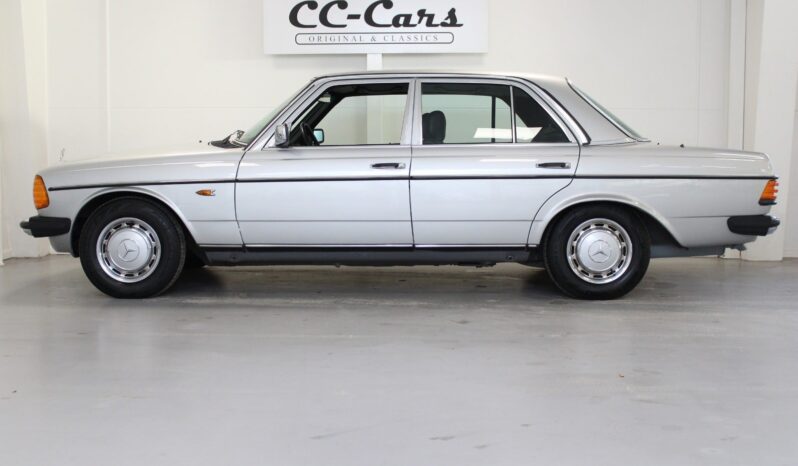 Mercedes-Benz 200-300 (W123) 200 2,0 aut. full