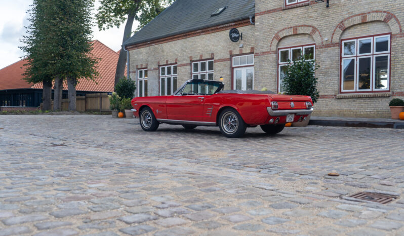 Ford Mustang Convertible full