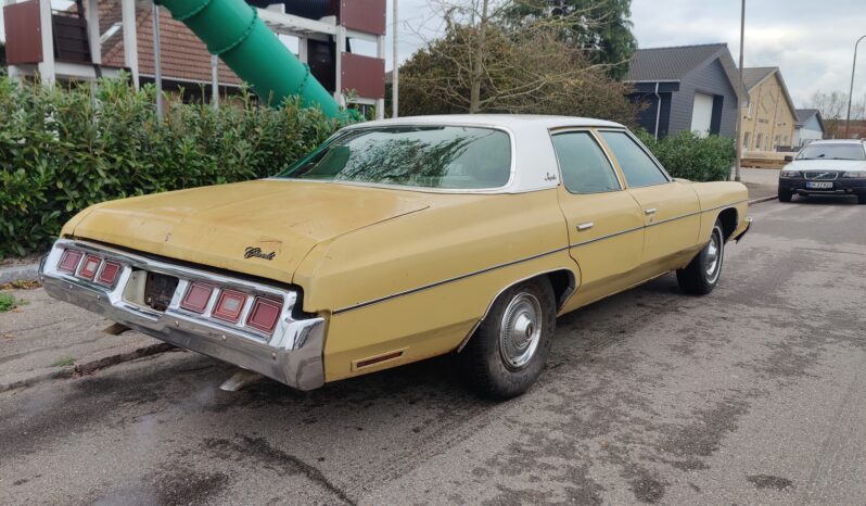 Chevrolet Impala 4 Door Sedan full