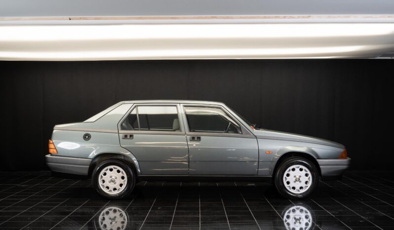 Alfa Romeo 75 1,6 full