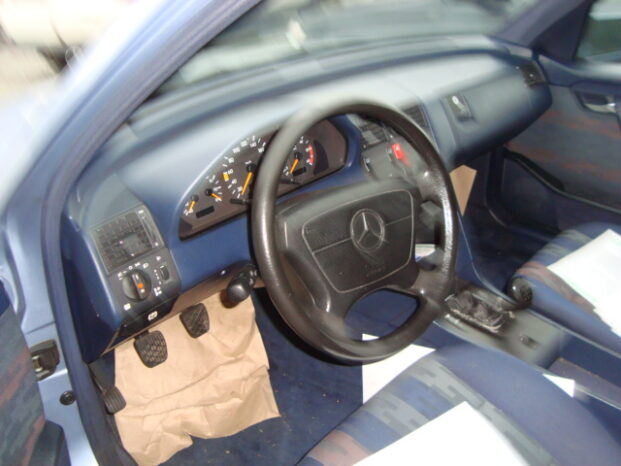 Mercedes-Benz C-Klasse (W220) 200D full