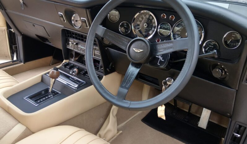 Aston Martin V8 AM V8 full