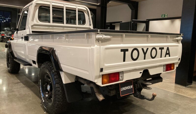 Toyota Landcruiser HZJ 79 full
