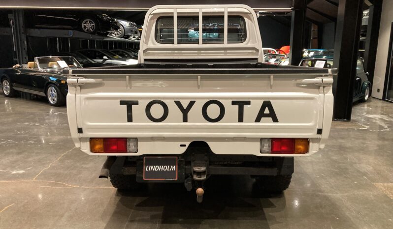 Toyota Landcruiser HZJ 79 full