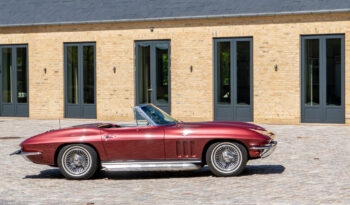 Chevrolet Corvette Sting Ray Convertible full