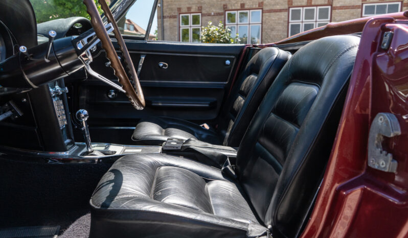 Chevrolet Corvette Sting Ray Convertible full