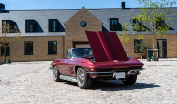 Chevrolet Corvette Sting Ray Convertible full