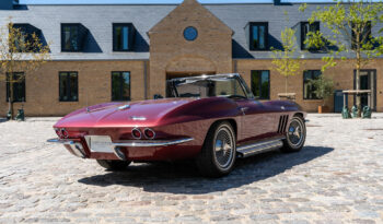 Chevrolet Corvette Sting Ray Convertible full