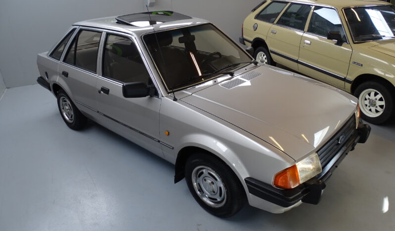 Ford Escort 1,6 GL full