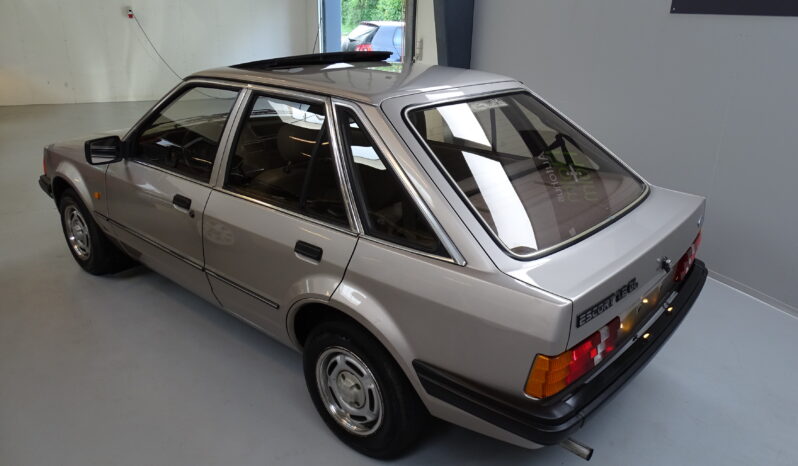 Ford Escort 1,6 GL full