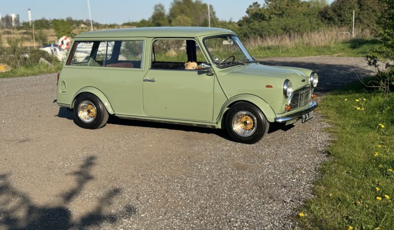 Austin (Mini) Countryman Morris mascot full