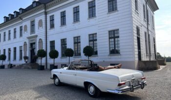 Mercedes-Benz 220-280 (W111) Se220 full