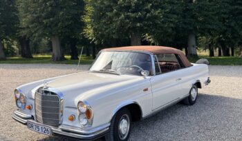 Mercedes-Benz 220-280 (W111) Se220 full