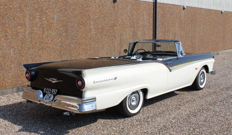 Ford Fairlane Skyliner full