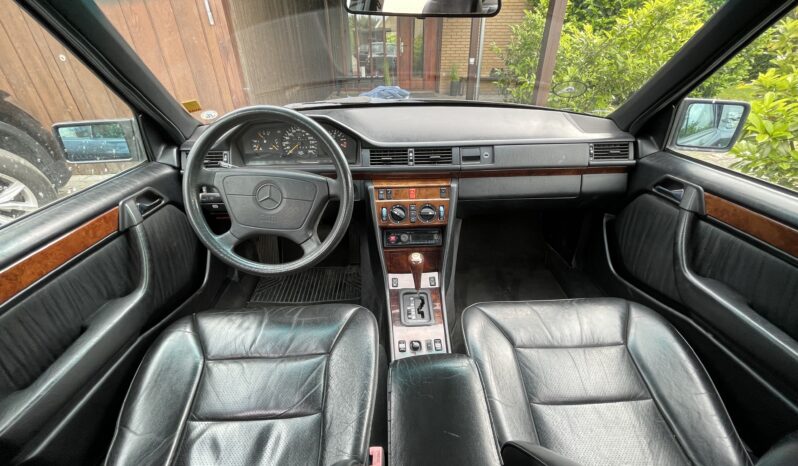 Mercedes-Benz E-Klasse (W124) 320 4d. aut. full