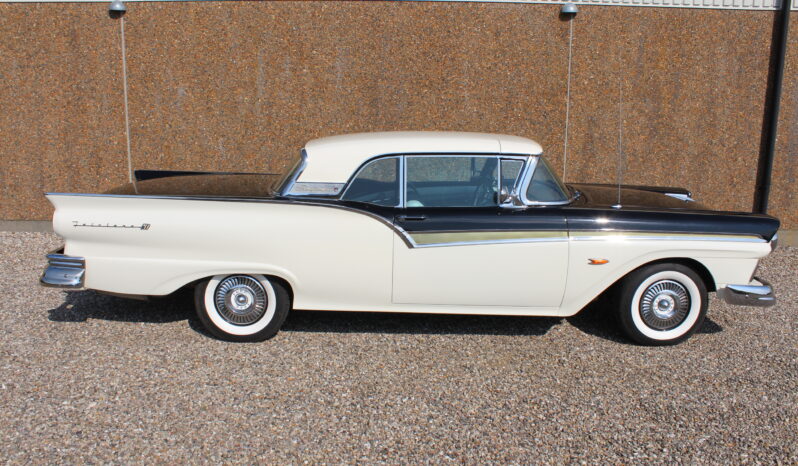 Ford Fairlane Skyliner full