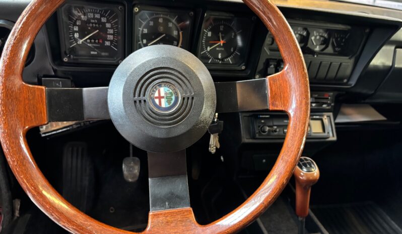 Alfa Romeo GTV 2,0 Alfetta full