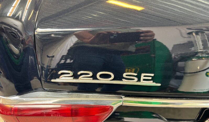 Mercedes-Benz 220-280 (W111) coupe full