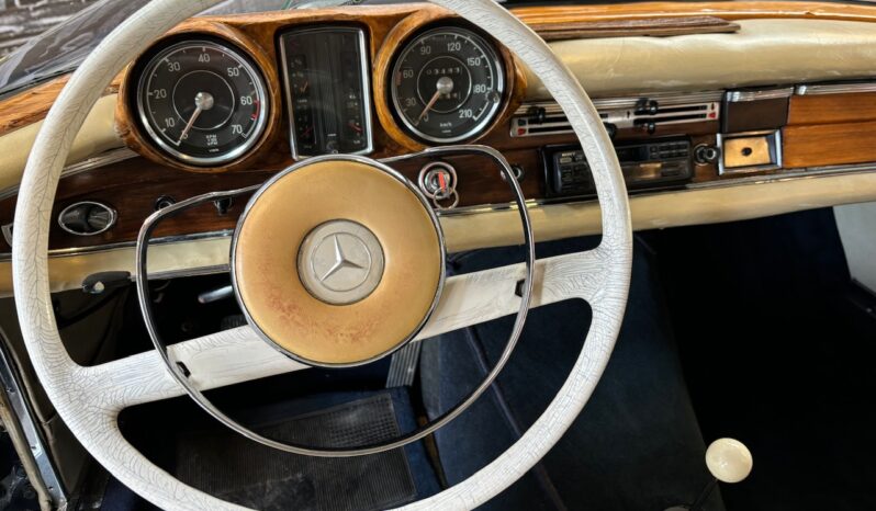 Mercedes-Benz 220-280 (W111) coupe full