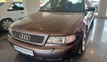 Audi A8 4,2 V8 Quattro full