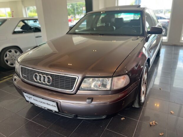 Audi A8 4,2 V8 Quattro full