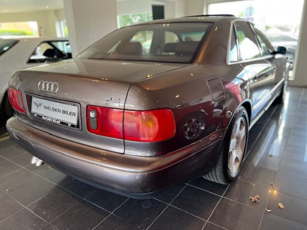 Audi A8 4,2 V8 Quattro full