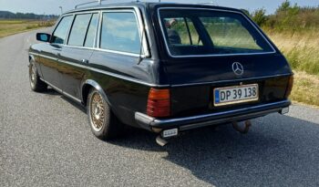 Mercedes-Benz 200-300 (W123) 300TD full