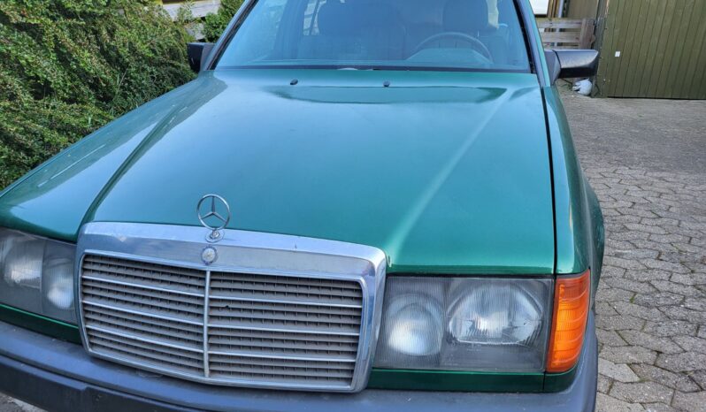 Mercedes-Benz E-Klasse (W124) 300D full