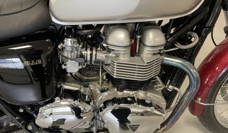 Triumph Bonneville full