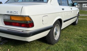 BMW 5-serie E28 520 i. full