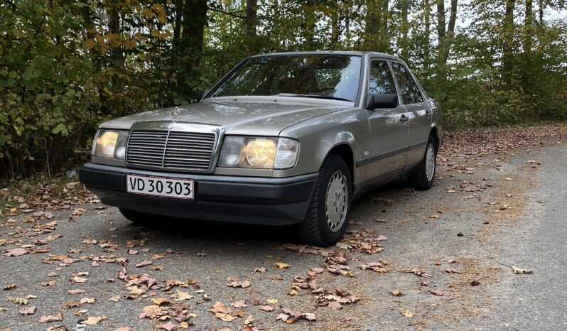 Mercedes-Benz E-Klasse (W124) 300 E full