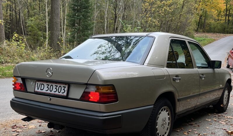 Mercedes-Benz E-Klasse (W124) 300 E full