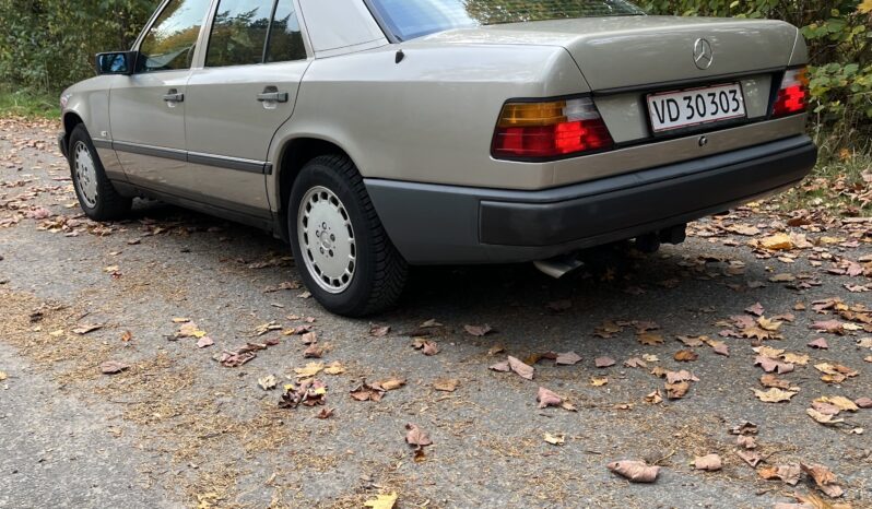 Mercedes-Benz E-Klasse (W124) 300 E full