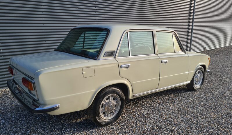 Fiat 124 Speciat T full