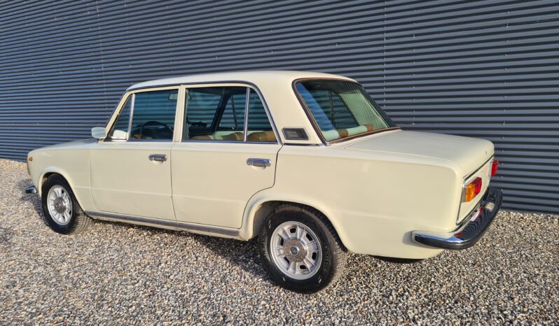 Fiat 124 Speciat T full